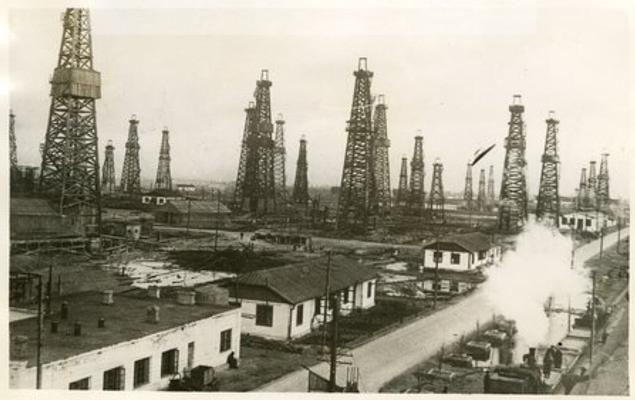Baku oilfields, 1940